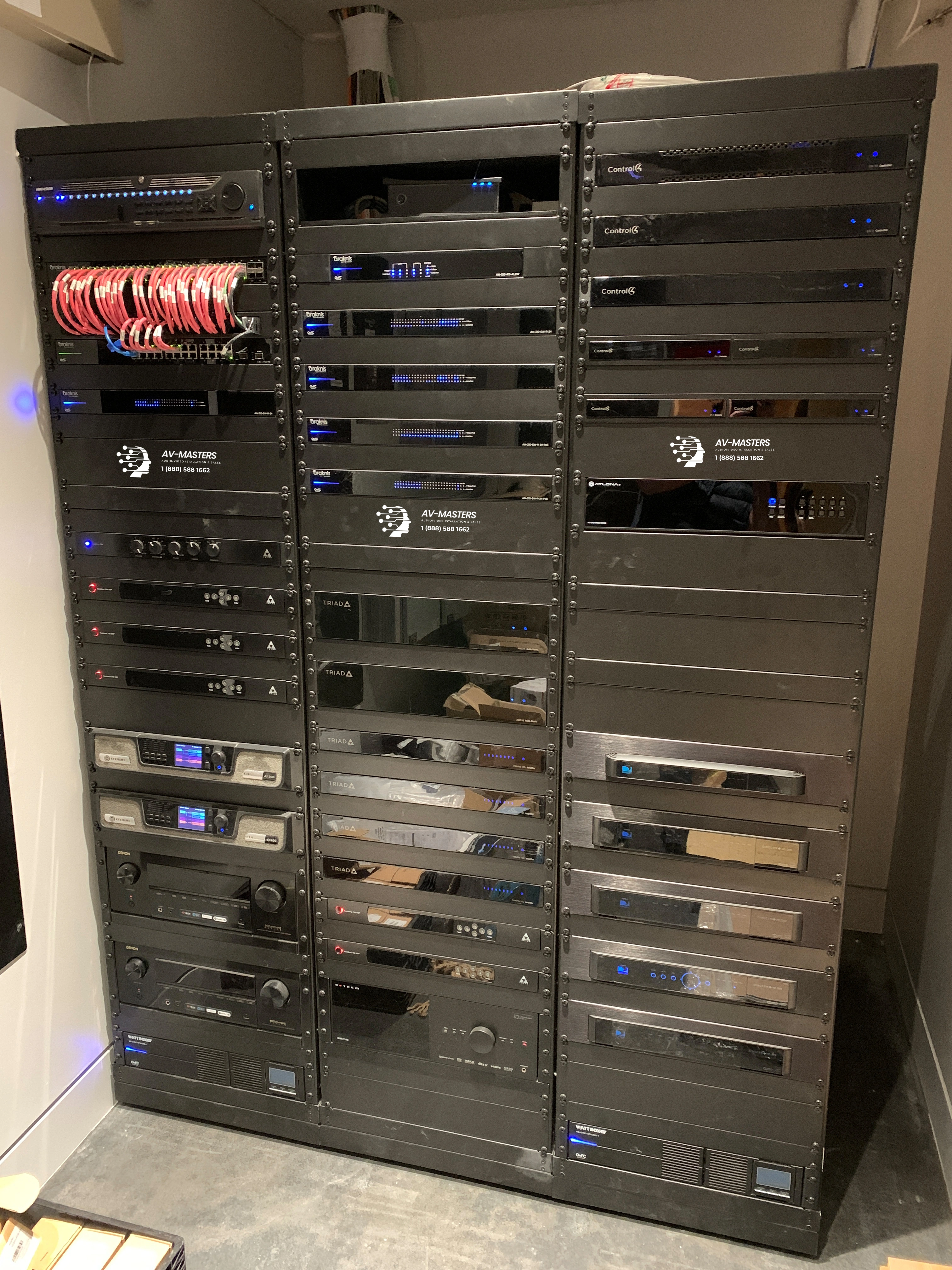 Beverly Hills smart home estate with Control4 lighting and hidden speakers